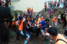Jasad Warga Terjun ke...