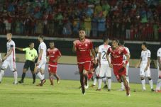 Dikalahkan Bali United,...