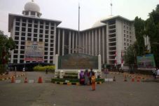 Masjid Istiqlal Akan...