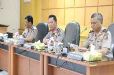 Polisi Kantongi Indentitas...