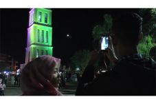Warga Bukit Tinggi Saksikan...