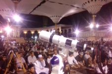 Ribuan Umat Muslim Padati...