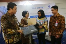 Zurich Gandeng Bank...