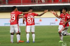 Menang Adu Penalti,...