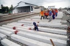 Polisi Cek Ambruknya...