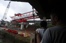 Crane Proyek Double...