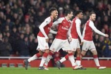 Arsenal Menang Telak,...