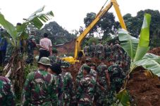 Lima Orang Sekeluarga...
