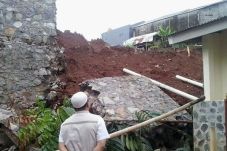 Dinding Penahan Tanah...
