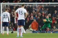 Dua Gol di Injury Time...