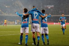 Napoli Bawa Pulang Poin...