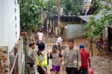 Banjir Surut, Warga...