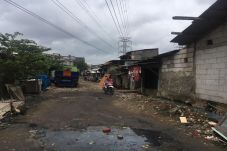 Ratusan Bangunan Liar...