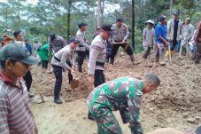 Longsor di Pekalongan,...