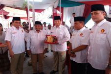 Pasangan Eramas Hadiri...