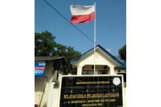Pengibar Bendera Merah...