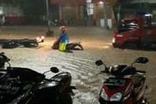 Banjir 1,5 Meter, Akses...