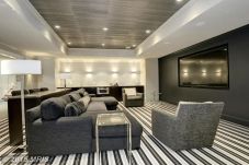 10 Desain Interior Serba...