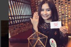Prilly Latuconsina Ogah...