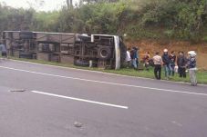 Bus Terguling di Tanjakan...