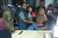 Keluarga Korban Kecelakaan...