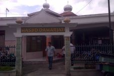 Masjid Damarjati, Tempat...