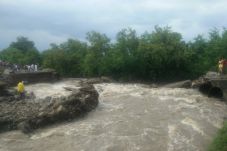 Jembatan Penghubung...
