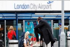 Bandara London Ditutup...