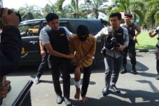 Sopir Taksi Online yang...