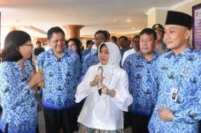 Permudah Perizinan,...