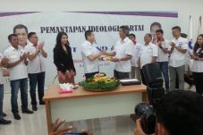 HT Ingin Grind Perindo...