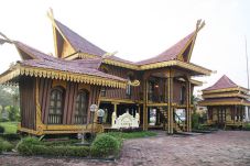 Tarik Wisatawan Asing,...