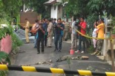 Jalan Retak di Pinggir...