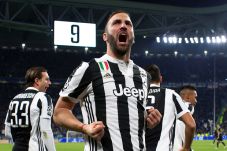 Higuain Cetak Dua Gol...