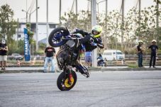 Pakai Yamaha YZF-R3...