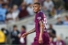 Striker Man City Minta...