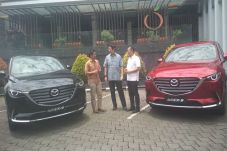 Dealer Bidik Jual The...