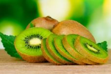 10 Manfaat Buah Kiwi,...