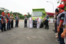 Hino Mendukung Pengembangan...