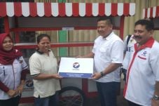 DPD Perindo Jaktim Berikan...