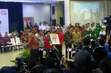 Megawati Ajak Seluruh...