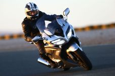 Yamaha Siapkan Motor...