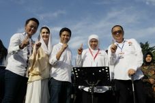 Ribuan Pendukung Khofifah-Emil...