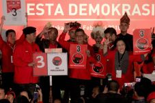 PDIP Nomor Tiga, Mega...