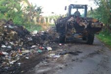 Ada Sampah Sisa Hajatan,...