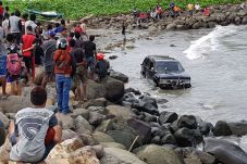 Asyik Kencan dengan...