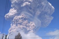 Gunung Sinabung Meletus...