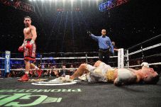 Pukul KO Brandon Rios,...