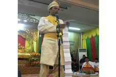 Ustaz Abdul Somad Diberi...