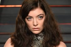 Gara-Gara Jerawat, Lorde...